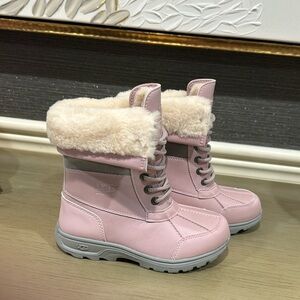UGG Butte ll CWR boot for girls.
